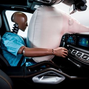 (Mercedes)
