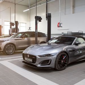 Die moderne Werkstatt verfügt über acht Arbeitsplätze.(Bild:  Feser Graf)