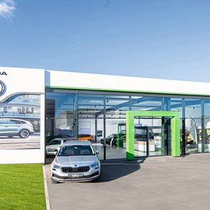 ... Skoda dagegen strahlt in Weiß und Grün.(Bild:  Scherer-Gruppe)