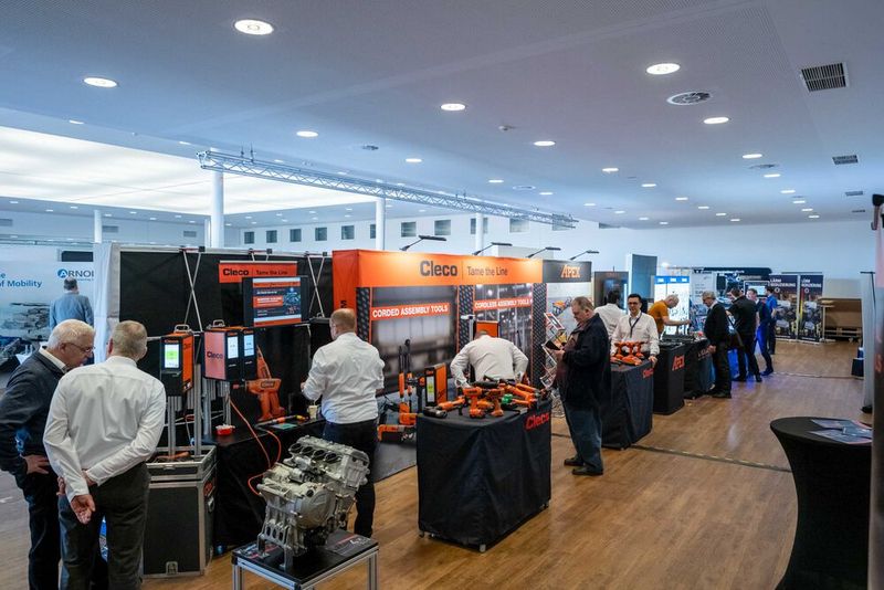 400 Teilnehmer informierten sich im Congress Centrum Wienecke XI. über die aktuellsten Produkte und Dienstleistungen rund um Schraubverbindungen, -technik, -werkzeuge sowie Einkauf und Beschaffung von C-Teilen.  (Bild: PHOTOVISION-DH GmbH)