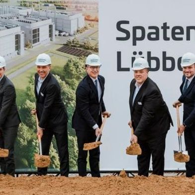 Der feierliche Spatenstich in Lübbenau: Schwarz Digits setzt einen Meilenstein für digitale Souveränität "made in Germany". (Bild: Schwarz Digits)