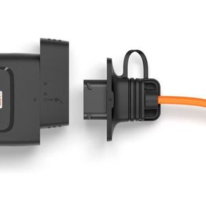 Das Ladesystem ermöglicht durch ein austauschbares Netzkabel das Laden an Haushalts- oder CEE-Steckdosen weltweit.