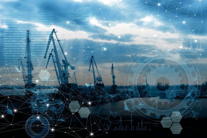 Sensoren in Bestandsanlagen, zum Beispiel am Hafen, lassen sich ohne Austausch smart machen. (Bild:  © kosssmosss – stock.adobe.com)