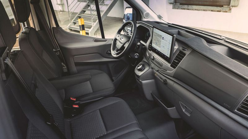 Wie im normalen Personenwagen sind diverse Assistenzsysteme an Bord. (Bild: Ford)