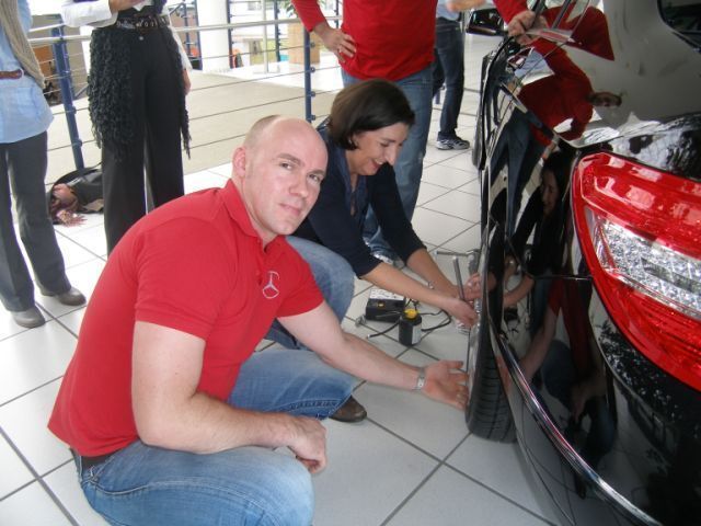 Die Jürgens-Mitarbeiter standen mit Rad und Tat zur Verfügung. (Archiv: Vogel Business Media)