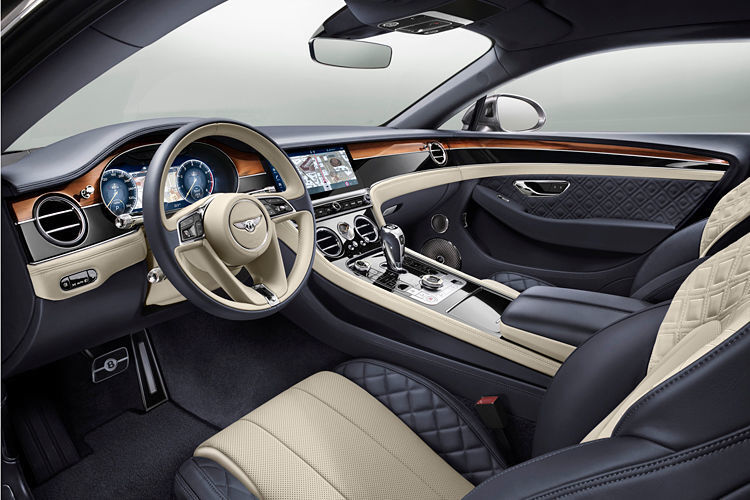 Der Innenraum ist eine Luxuslounge mit Echtholzfurnier und einer hochwertigen Lederausstattung mit bis 310.675 vernähten Stichen. (Bentley)