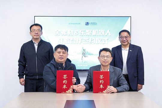 (v.l.) Zhendong Ke, Vice President von Leju Robotics, Hao Gao, General Manager Central Region von Leju Robotics, Haitian Sun, General Manager der Schaeffler Humanoids (Taicang) Co., Ltd. und Dr. Yilin Zhang, Regional CEO Region Greater China der Schaeffler AG, besiegelten die Partnerschaft.(Bild:  Schaeffler AG)