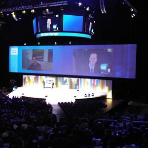 In Sachen Telepresence-Präsentation holte Michael Ganser mal schnell Oliver Bierhoff in die O2 World