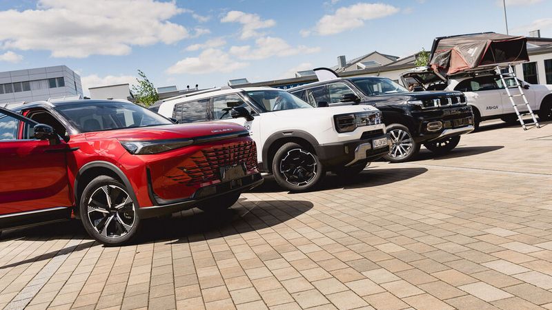 Dort stellten verschiedene chinesische Hersteller ihre Fahrzeuge aus. (Stefan Bausewein)