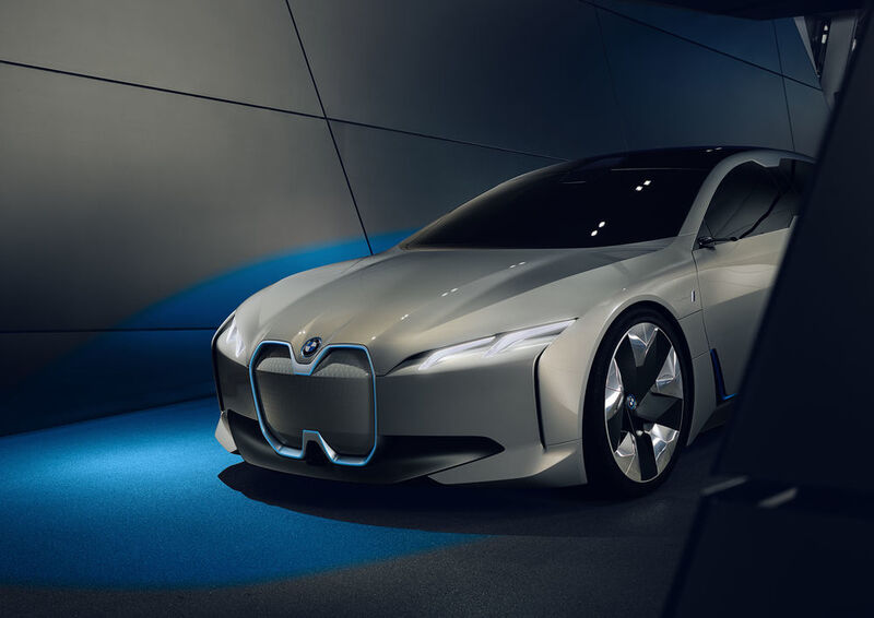 Bis 2025 will BMW zwölf batterieelektrische Fahrzeuge auf den Markt bringen. (BMW)