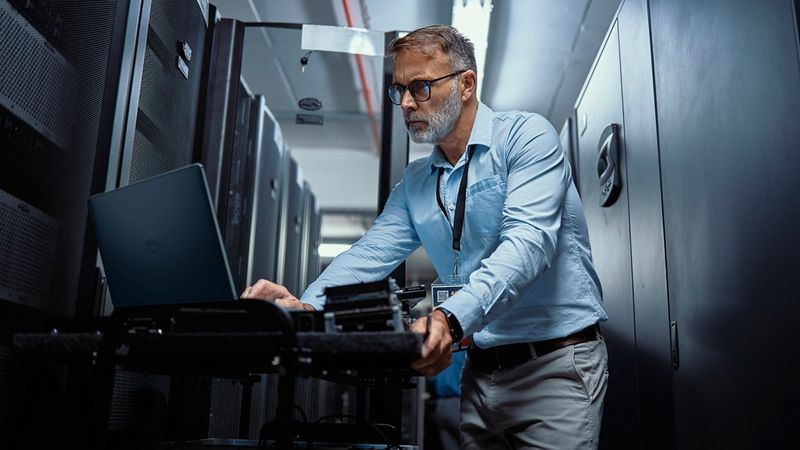 Mit Agentic AI verschiebt sich die Vertrauensgrenze von der Anwendung auf die Infrastruktur. (Bild:  Gettyimages/Marco VDM)