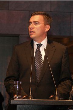 Staatssekretär im Bundesverkehrsministerium Jan Mücke: „Die Automobilindustrie trägt im entscheidenden Maße zum wichtigen Wachstum bei.“ (Archiv: Vogel Business Media)