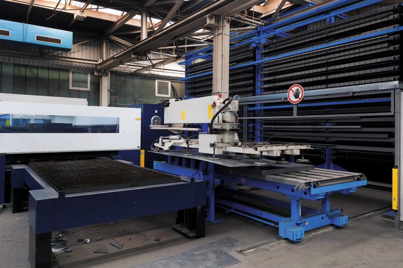 Neben einer CNC-Laserschneidanlage zählen CNC-Abkantpressen, Schlag- und Tafelblechscheren sowie Rundmaschinen zum Maschinenpark. (Bild: Stopa)