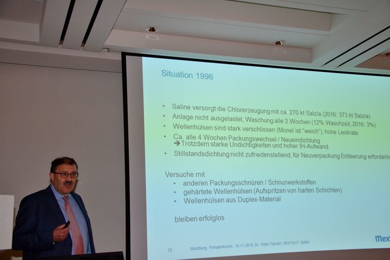 Dr. Peter Fischer, Vestolit, eröffnete mit seiner Betreiber-Keynote den zweiten Tag des Pumpen-Forums. Seine Botschaft: Hartnäckige Probleme mit Pumpen haben selten ihre Ursache in der Konstruktion der einzelnen Maschine oder ihrer Teilkomponenten. Was zählt ist das Gesamtsystem, zu dem neben der verfahrenstechnischen Hardware z.B. auch die Bedienungsmannschaft, die Instandhaltung und die Unternehmensorganisation gehören. (Kempf/PROCESS)