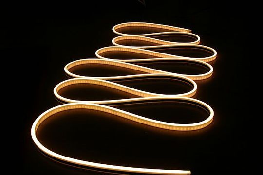 Für über 1200 m Relingbeleuchtung kam die wasserdichte LED-Linie Venus zum Einsatz(LED Linear)