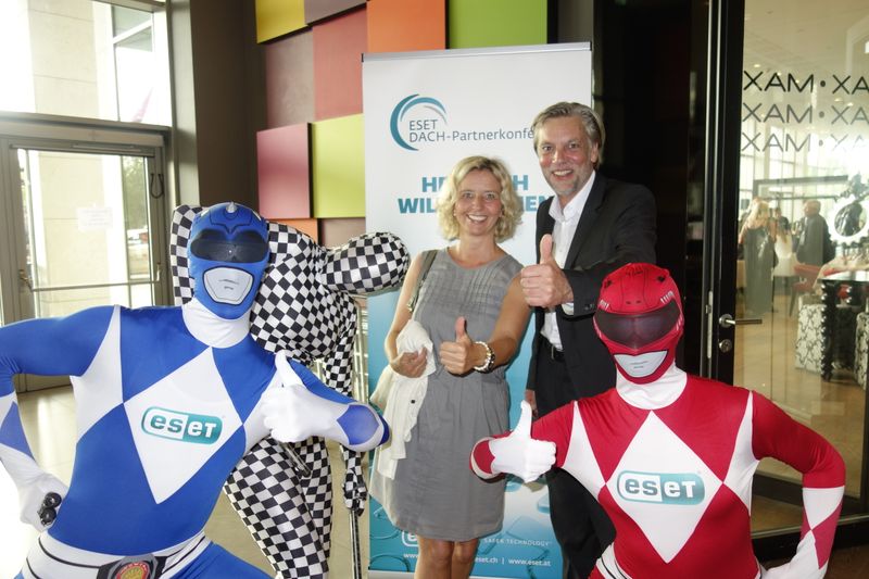 In bester Party Laune waren Stephanie Steen (IT-BUSINESS) und Maik Wetzel (Eset) (Vogel IT-Medien GmbH)