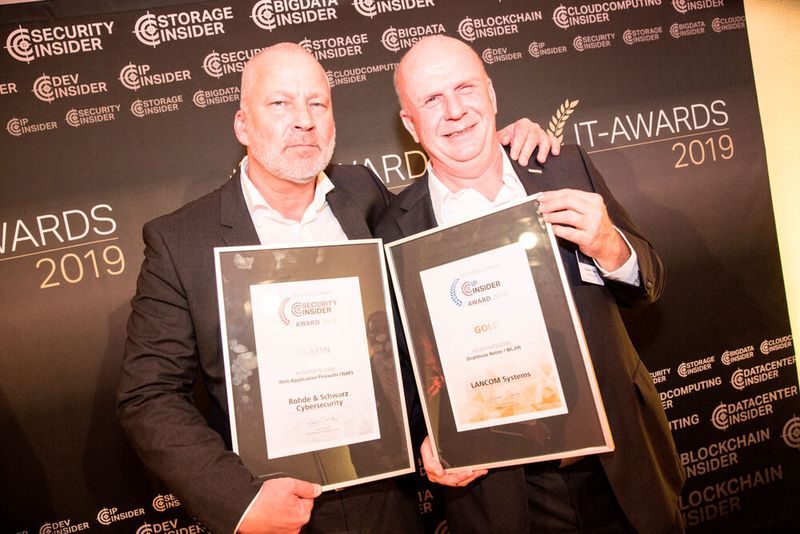 Daniel Heck von Rohde & Schwarz Cybersecurity (links) und Eckhart Traber von LANCOM Systems. (Bild: artful rooms / VIT)