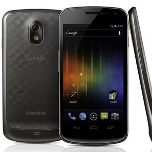 Das erste Smartphone mit der Android Version 4 ist das Galaxy Nexus von Samsung.