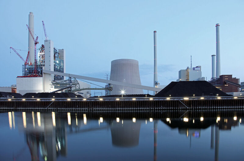 Fig. 1: Despite the discussions on greenhouse gas emissions - coal fired power plants are often the short term answer to power shortages. (Picture: © Klaus eppele - fotolia.com)
