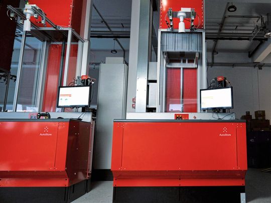 Der Bin Lift 2.0 ermöglicht die flexible Positionierung von Autostore-Systemen und/oder -Arbeitsstationen auf mehreren Ebenen innerhalb eines Lagergebäudes.(Bild:  Autostore System)