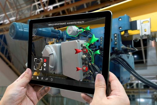 Stillstand adè! Die Hardheimer Maschinenfabrik Gustav Eirich bietet jetzt auch umfangreiche digitale Unterstützung, mit Blick auf die Anwender seiner Systeme an. Dazu gehört auch die Hilfe durch Augmented Reality (AR). Lesen Sie nebenstehend noch mehr darüber. Stillstand adè! Die Hardheimer Maschinenfabrik Gustav Eirich bietet jetzt auch umfangreiche digitale Unterstützung, mit Blick auf die Anwender seiner Systeme an. Dazu gehört auch die Hilfe durch Augmented Reality (AR). Lesen Sie nebenstehend noch mehr darüber.