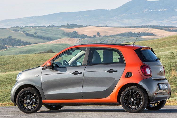 Die praktische zweigeteilte Heckklappe hat der Smart behalten, aber nur in der zweisitzigen Version. Der Viersitzer hat eine normale Kofferraumklappe. (Daimler)