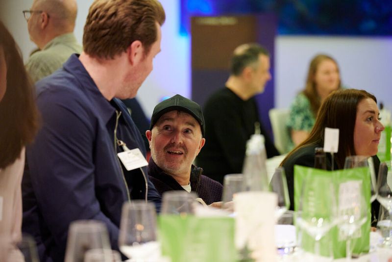 Impressionen vom ELEKTRONIKPRAXIS Frühlingsfest 2023 im Ketterer Kunst mit der Verabschiedung von Johann Wiesböck.  (Bild: © EYE AM CHRIS)