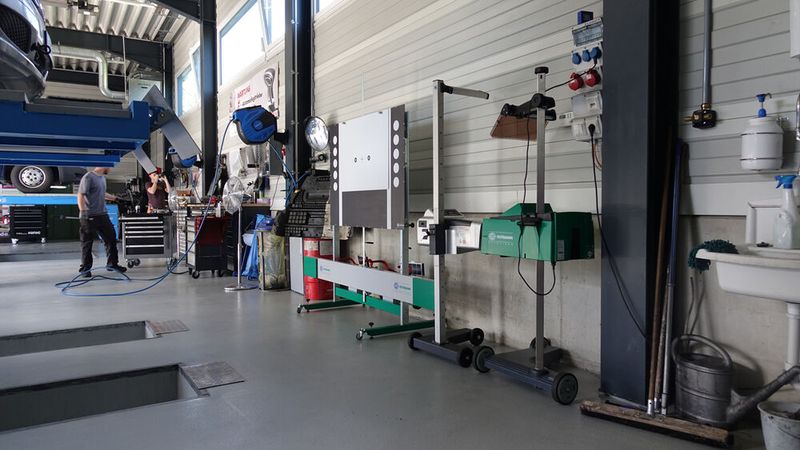 ... überzeugt der Betrieb mit moderner Ausstattung und ... (Bild: Schreiner/»kfz-betrieb«)