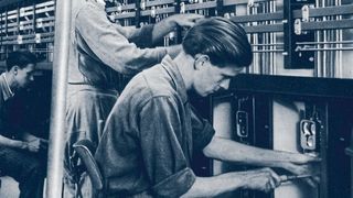 Die Fabrik von gestern: So fertigte Klöckner-Moeller um 1950 Großverteiler. Deren Sammelschienen waren für einen Strom bis 1000 A ausgelegt. (Eaton)