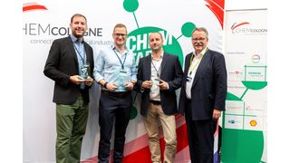 Chem Startup-Award 2019: Bastian Baumgart (2. Platz), Kristians Grundstoks (1. Platz), Pablo Outón (3. Platz) und Clemens Mittelviefhaus (Vorstandsvorsitzender Chem Cologne) (Chem Cologne)