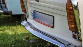 Wie der Trabi von der Rennpappe zu einem Symbol deutscher Zeitgeschichte wurde. (©animaflora - stock.adobe.com)