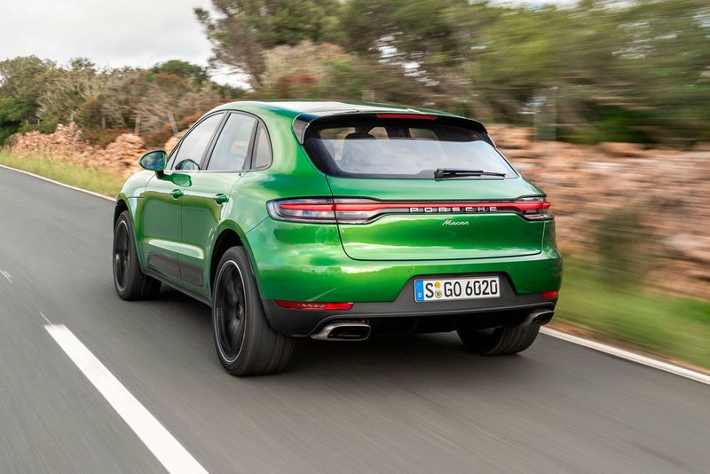 Doch am Heck fällt direkt das durchgehende Leuchtenband ins Auge. (Porsche)