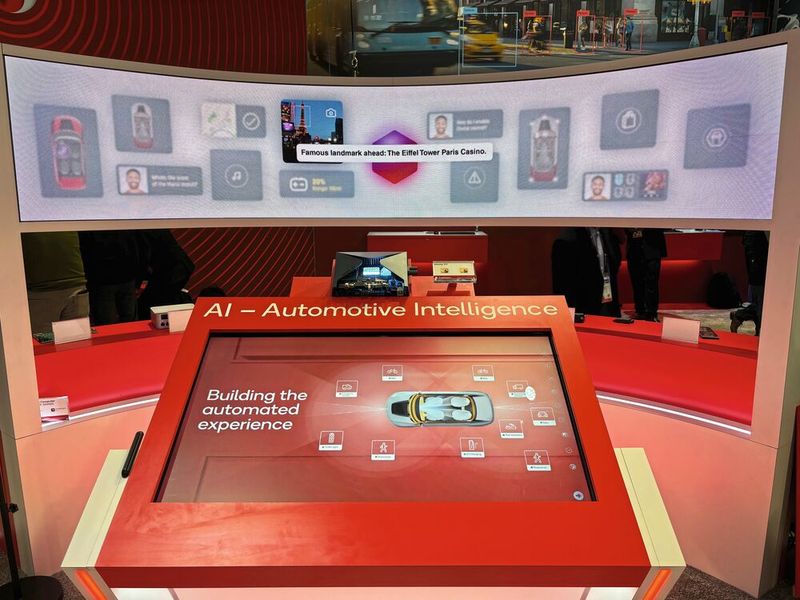 Der Zulieferer Desay SV bildet einige Interieurprodukte und -funktionen ab. Unter anderem mit Qualcomm als Partner.(Bild:  Qualcomm)