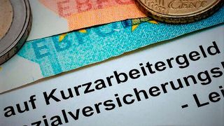 Vor einem Jahr war es noch das Coronavirus, jetzt sorgen die Energiekosten dafür, dass in der Industrie wieder verstärkt die Keule namens Kurzarbeit geschwungen wird. Eine Analyse des Ifo-Instituts stellt hier konkrete Zahlen vor. (Bild: dpa)