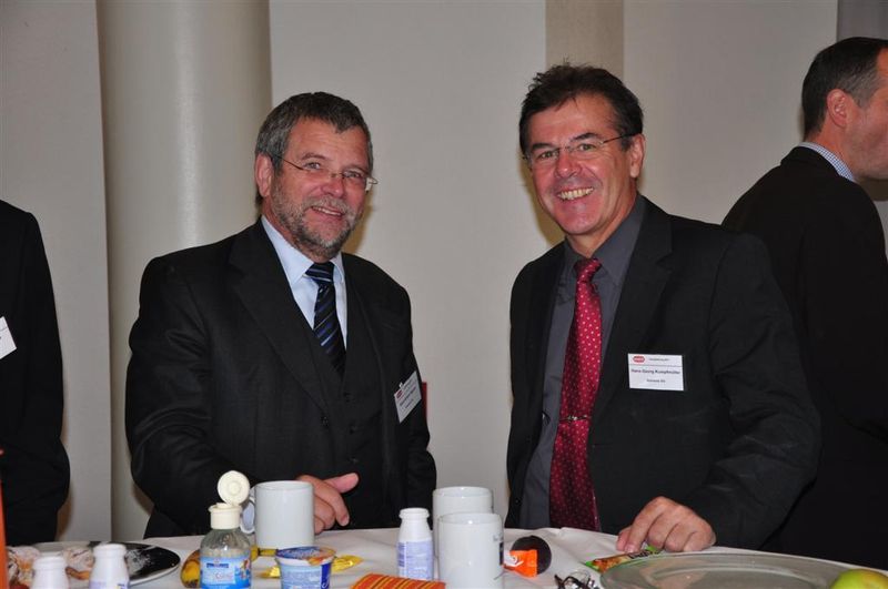 von links: Dr. Gerd-Ulrich Spohr und Hans-Georg Kumpfmüller (beide Siemens) (Bilder: M. Henig, J. Nellen / PROCESS) (Archiv: Vogel Business Media)