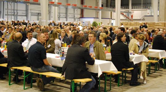 Das Publikum staunte über das Projekt, das einmal 200 Millionen Euro Umsatz logistisch verarbeiten soll. (Archiv: Vogel Business Media)