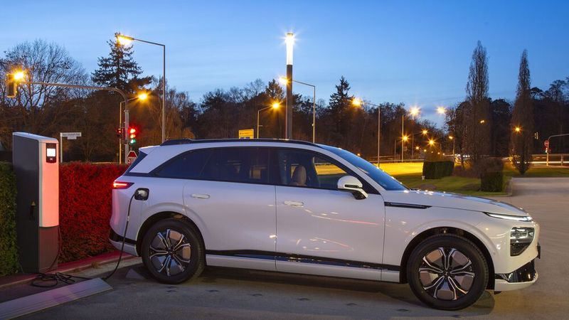 Xpeng verspricht Ladeleistungen bis 300 kW, die im Test aber nur annähernd und dann auch nur sehr kurz erreicht wurden. (Bild: Xpeng)