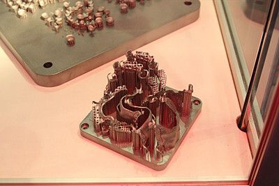 ... diverse dentale Ersatzteile, hier auf einer Platte kombiniert. (Bild: Königsreuther)