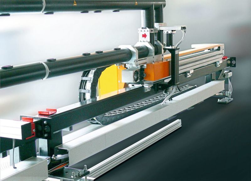 Die Mess-Sensorik wird dank der Linearachse von Rollon beweglich und kann eine Fluchtfahrt beim Auftreten von großen Hindernissen durchführen. (Rollon)
