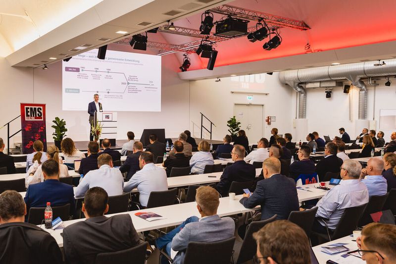 Impressionen vom 24. Würzburger EMS-Tag: Im Mittelpunkt standen aktuelle Branchenthemen, praxisnahe Impulse und insbesondere der persönliche Austausch innerhalb der EMS-Community. (Bild: Stefan Bausewein)