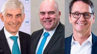 Die Spitze des hessischen Kfz-Gewerbes mit Präsident Michael Kraft (v.l.), Vizepräsident und Landesinnungsmeister Thorsten Krämer und Geschäftsführer Joachim Kuhn legten die Bilanz für das Autojahr 2025 in Hessen vor.   (Bild: Kfz-Gewerbe Hessen)