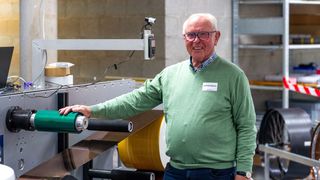 Der Hüllhorster Erfinder Ludwig Dalhaus hat sich Gedanken darüber gemacht, wie beheizte Transportbänder für die Industrie günstiger und energieeffizienter werden können. Hier stellen wir vor, wie sein Konzept aussieht, das übrigens schon weit gediehen ist ... (Bild: EZ CPB-2 Gmbh)