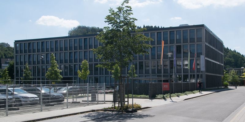 Ferchau Engineering ist mit 4,2 Punkten auf Platz 24. „Inhabergeführtes Familienunternehmen. Sehr gutes Klima am Standort durch Start-up- und Hands-on-Mentalität. Agiles Arbeitsumfeld mit spannenden Projekten aus den Automotive-Trendbereichen“, so ein Niederlassungsleiter bei Ferchau Engineering.  (Ferchau Engineering / Olaf Kosinsky / CC BY-SA 3.0)