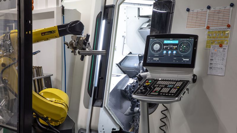 KW verfügt über eine Fertigungstiefe von nahezu 95 Prozent und fertigt ab einer Losgröße von 1. Je nach bestelltem Fahrwerk und eingesetzter Dämpfungstechnologie sind über 85 Fertigungsschritte für die Produktion eines Fahrwerks notwendig.  (Bild: KW automotive)