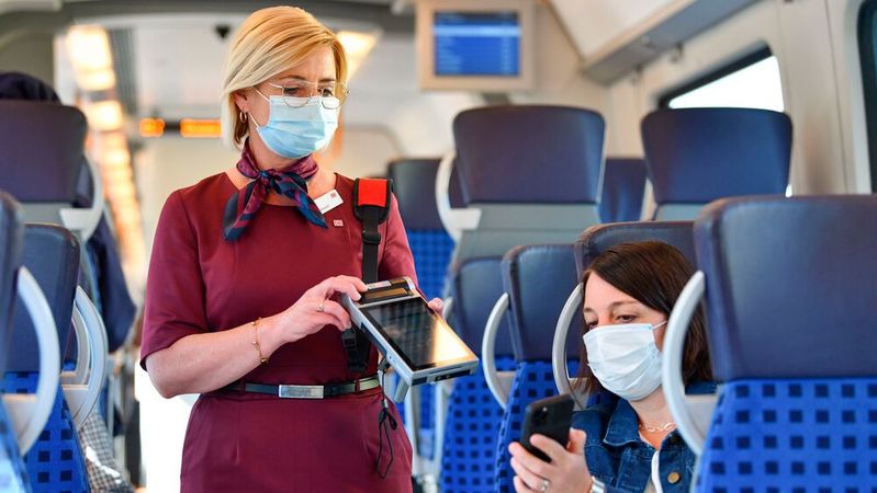 Bund und Länder diskutieren diese Woche wieder über ein Nachfolgemodell des 9-Euro-Tickets.(Bild:  Deutsche Bahn/Oliver Lang)