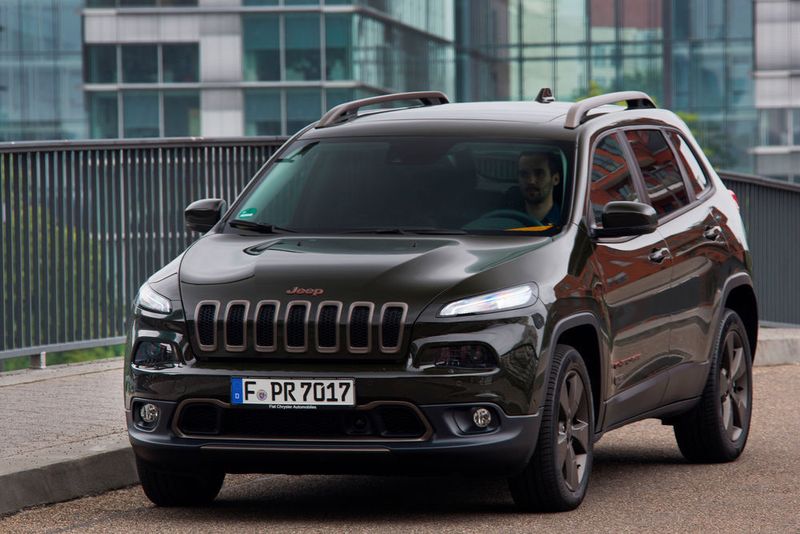 Der italienische Fußballer Andrea Pirlo, der Teil der Mannschaft von New York FC ist, hat sich für einen Jeep Cherokee entschieden. Nach 25 Minuten auf dem Feld war er abbezahlt. (Jeep)