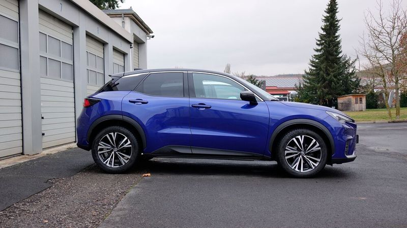 Mit dem Yaris Cross, der die technische Basis des Lexus LBX bildet, besteht keinerlei Verwechslungsgefahr. (Bild: Rosenow – VCG)