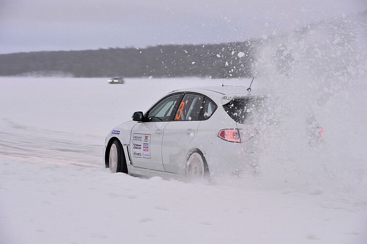 Wer es übertrieb, landete im Schnee – und hier halt oft nicht einmal der Allradantrieb wieder heraus. (Foto: Michelin)