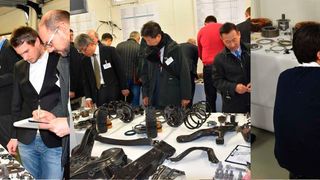 Experten aus verschiedenen Unternehmen haben die Leichtbau-Vorschläge bei einem Workshop in Aachen erarbeitet. (Hirschvogel)