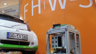 Ein Mitsubishi Electric Vehicle: Mit dem bidirektionalen Ladegerät „Powerbox“ der FHWS lässt es sich als Pufferspeicher nutzen. (Foto: FHWS/Schäfer)